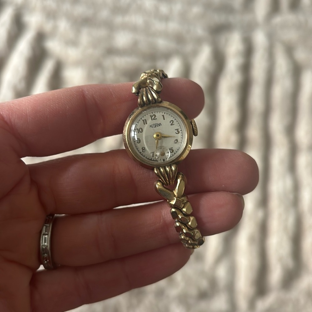 Medina gold watch